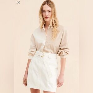 White denim skirt belted with gold hardware sz 30